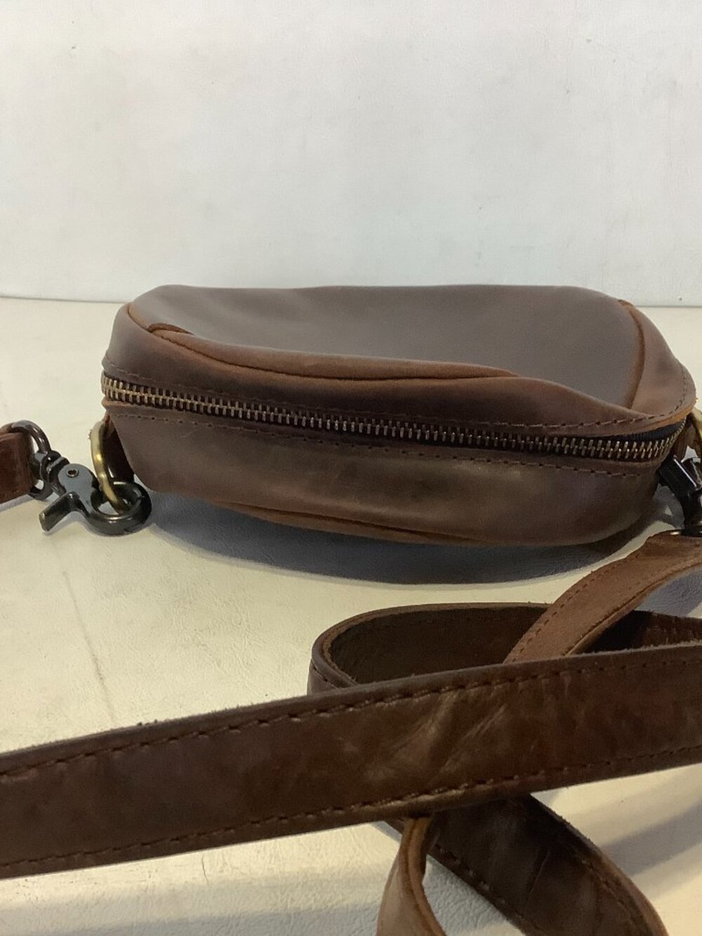 Portland Leather Goods Circle Crossbody Bag Purse Brown 7" - Picture 5 of 10